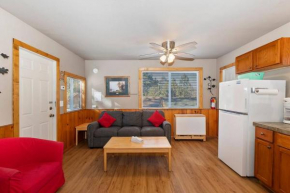 Rosy Cozy Cottage-Walk to Big Bear Lake-Wifi Big Bear Lake